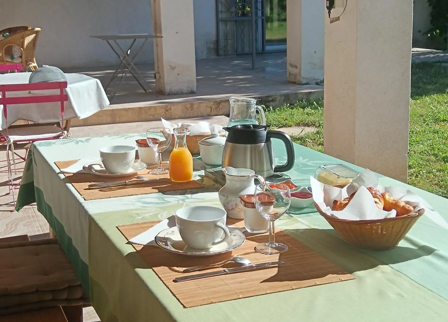 Couette-café Bed and Breakfast Mas La Buissone à Visan France